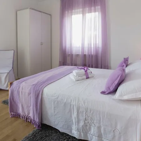 Charming Carmen * Kastela