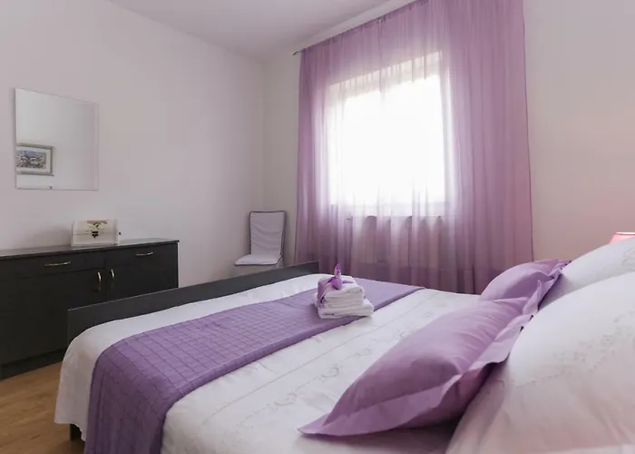Apartment Charming Carmen Kaštela